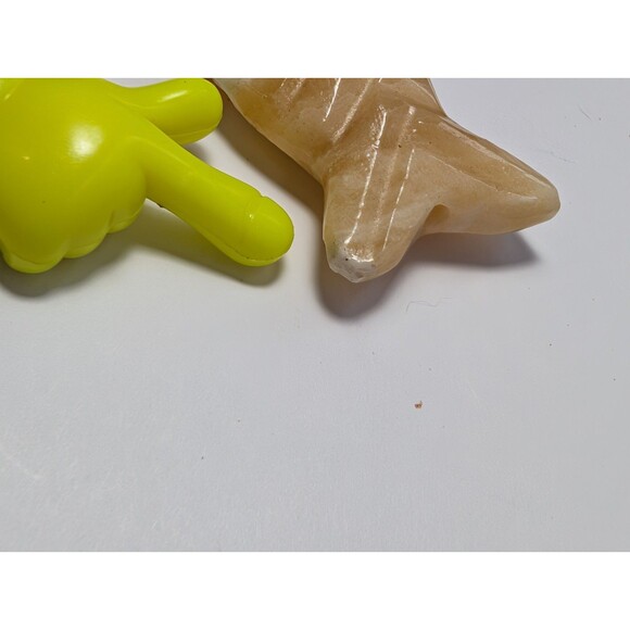 Vintage Pair Mexican Onyx Carved Fish Charms Stone Amber Hecho En Mexico - Picture 11 of 13